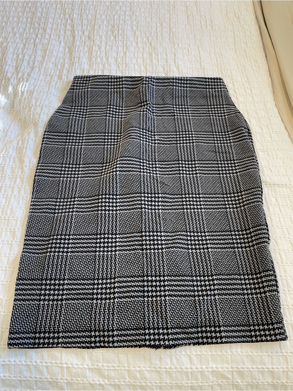 le chateau Black and White Glen Plaid Pencil Skirt